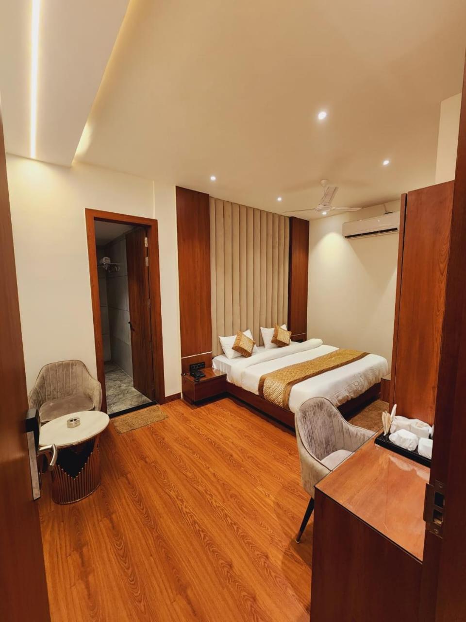 Shehnai Hotel And Banquet Hisār Екстериор снимка