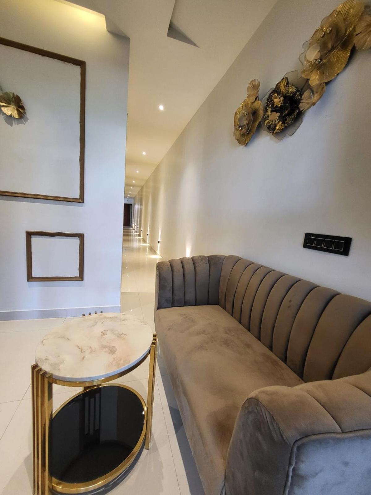 Shehnai Hotel And Banquet Hisār Екстериор снимка